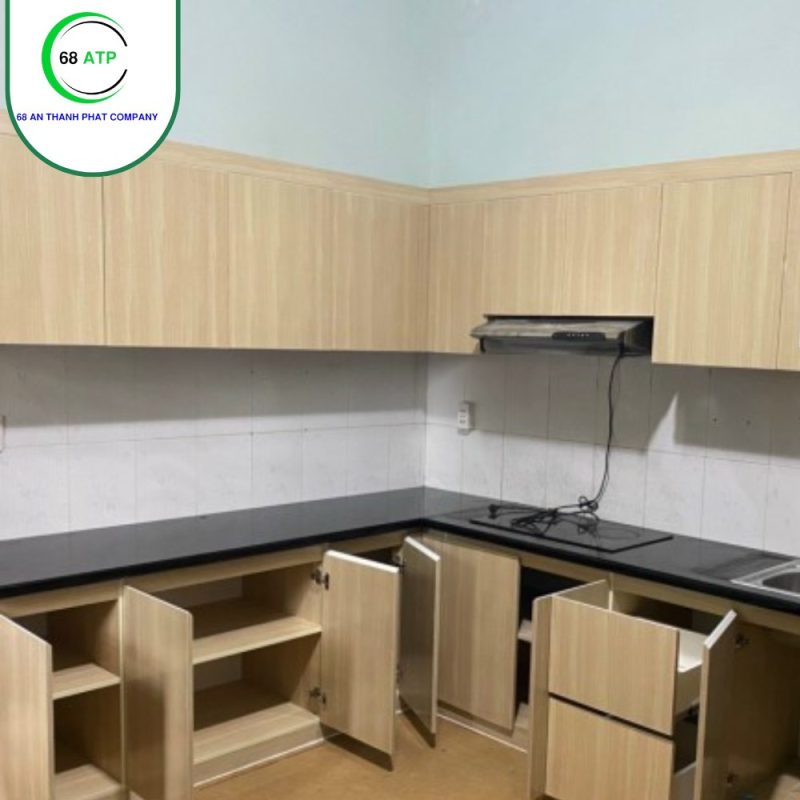 Bếp được làm bằng nhựa vân gỗ 