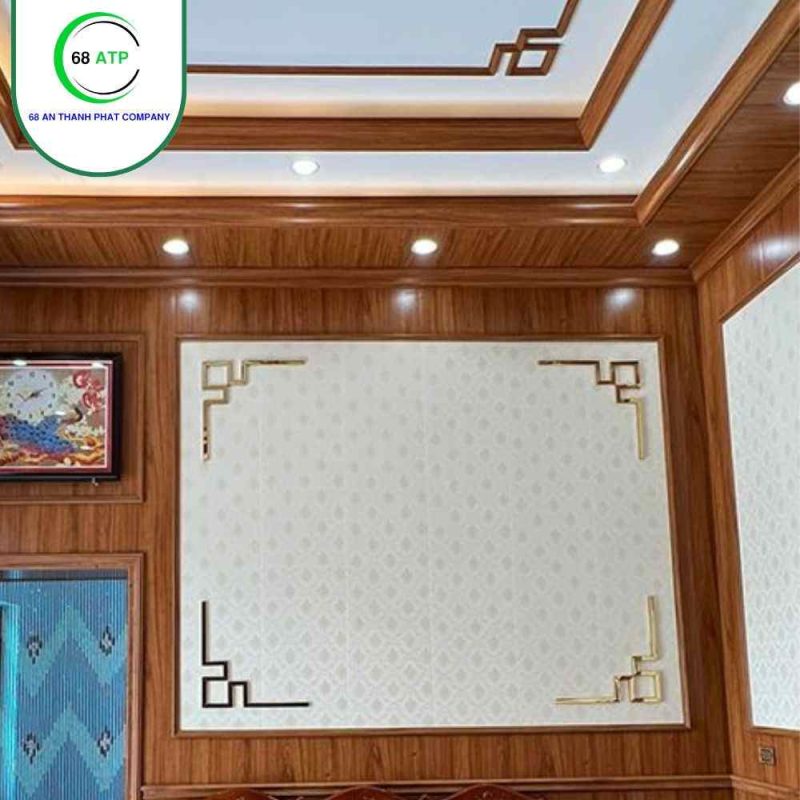 Phòng khách thi công tấm ốp nhựa hoa văn 