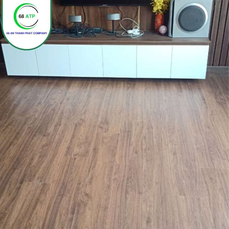 Phòng lát ván sàn hóa khèm